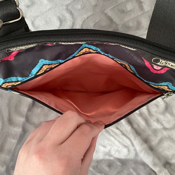 NWOT LeSportsac Classic Kylie crossbody - Picture 4 of 10